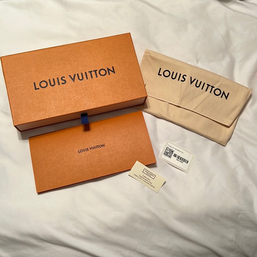 Authentic Louis Vuitton Zippy Wallet Box